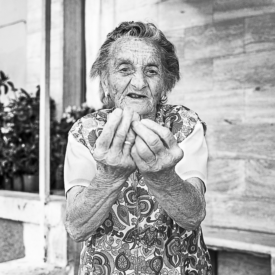 Ce v'acchiànne? - What the heck do you want? - Maria, born in 1931